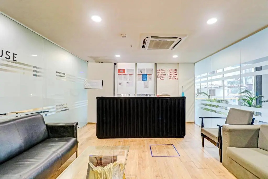 OYO Townhouse 75987 Sector 30