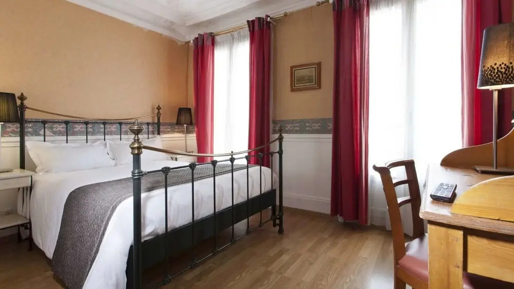 Double room (full double bed)