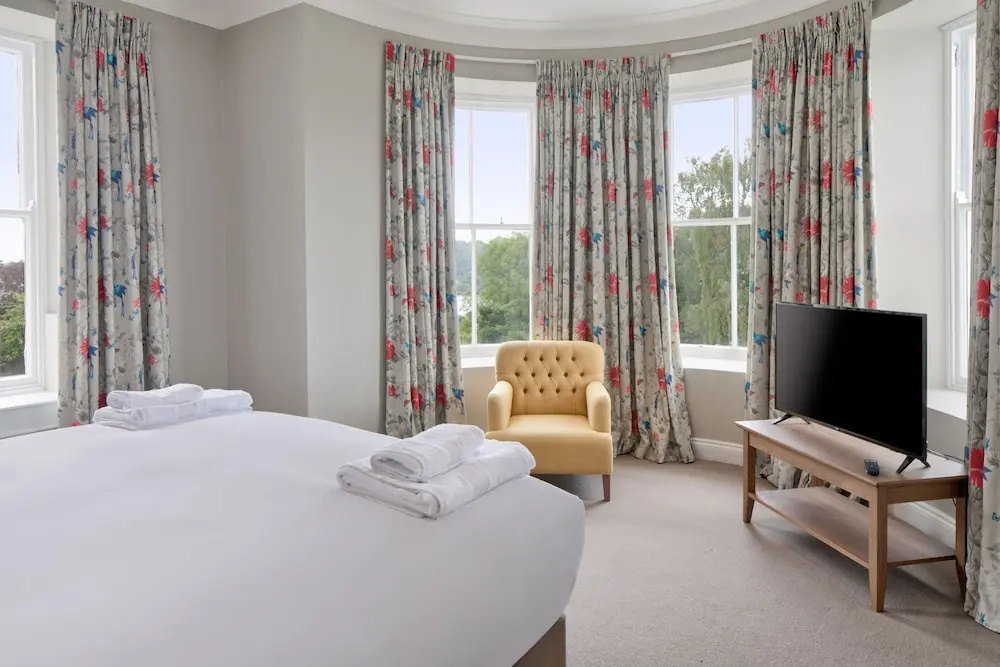 Standard room with lake view