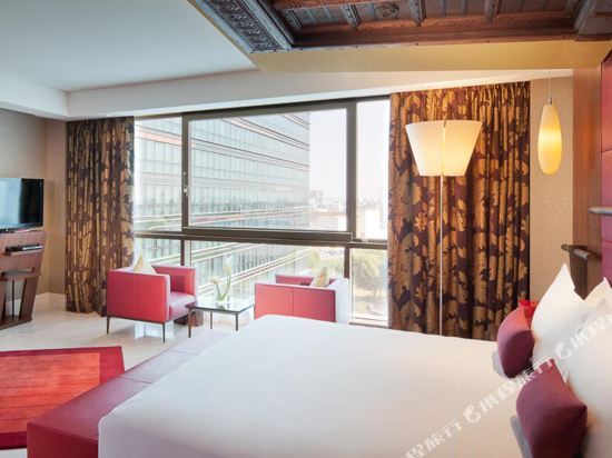 Jumeirah Creekside Hotel
