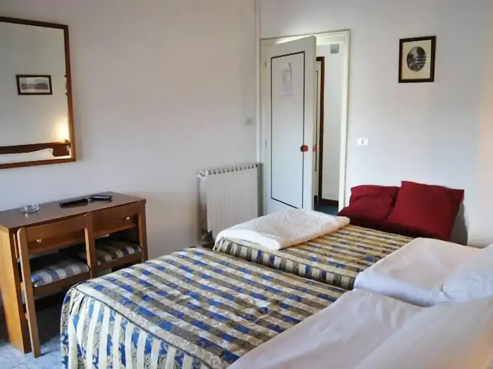 Standard Double room with balcony (full double bed)
