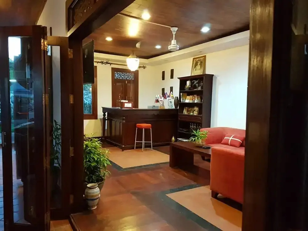 Akira Luang Prabang