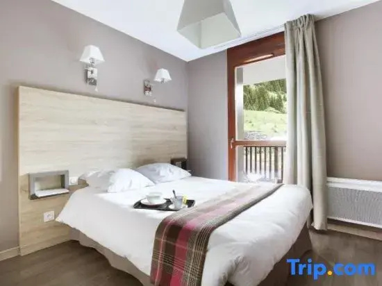 3 Bedrooms Bed in Dorm
