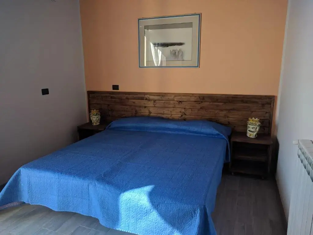 Standard Double room with balcony (full double bed)