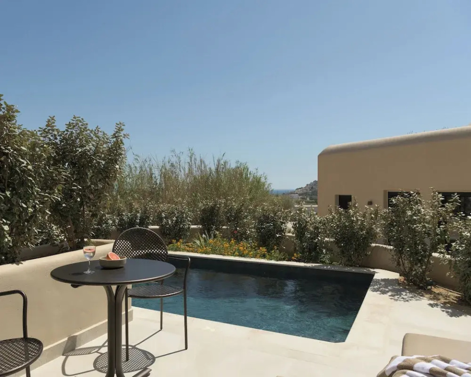 2 Bedrooms Suite with balcony