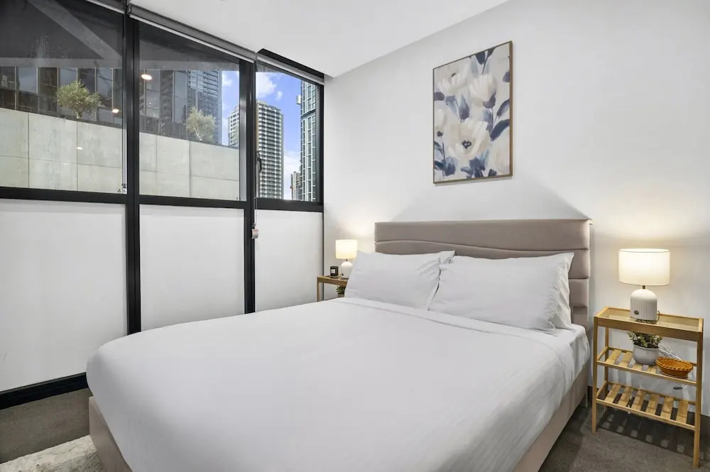 Elevated 1-bed Retreat Near Crown