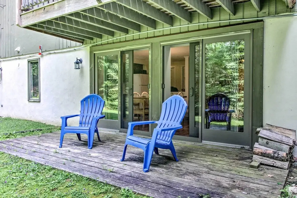 Renovated Ski-in/ski-out Peru Condo at Bromley Mtn