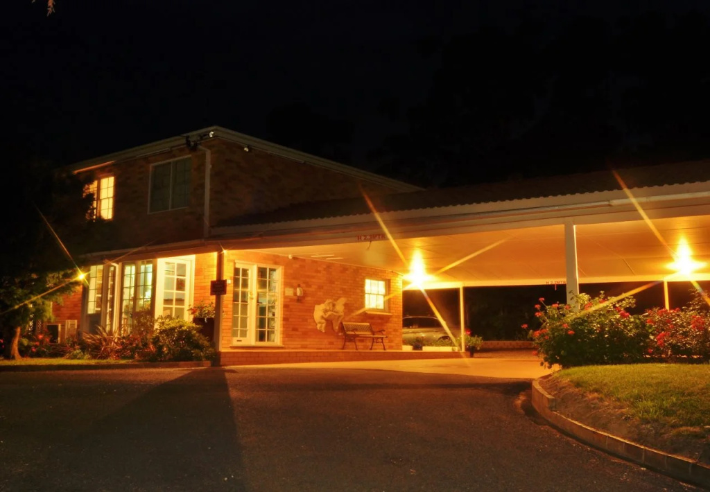 Poplars Inn