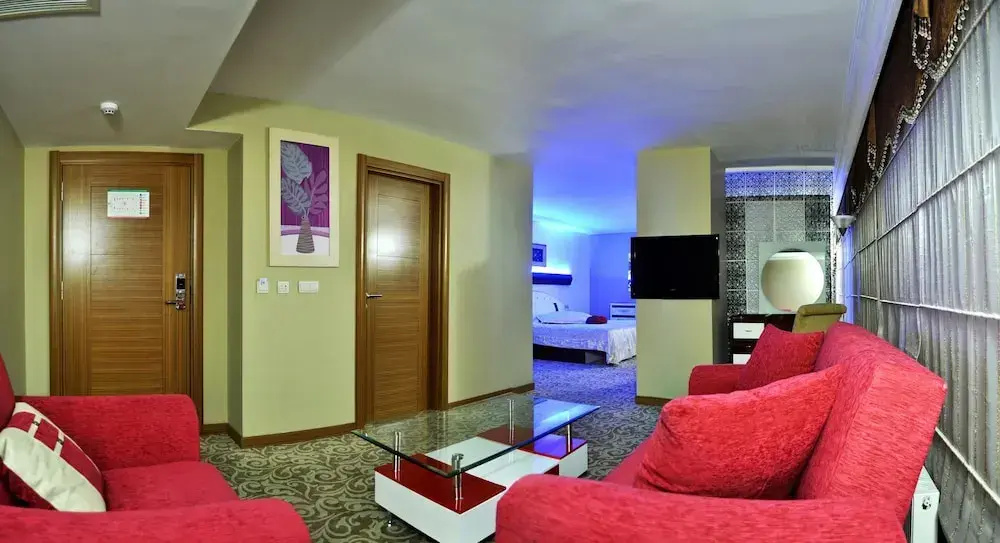 1 Bedroom Suite