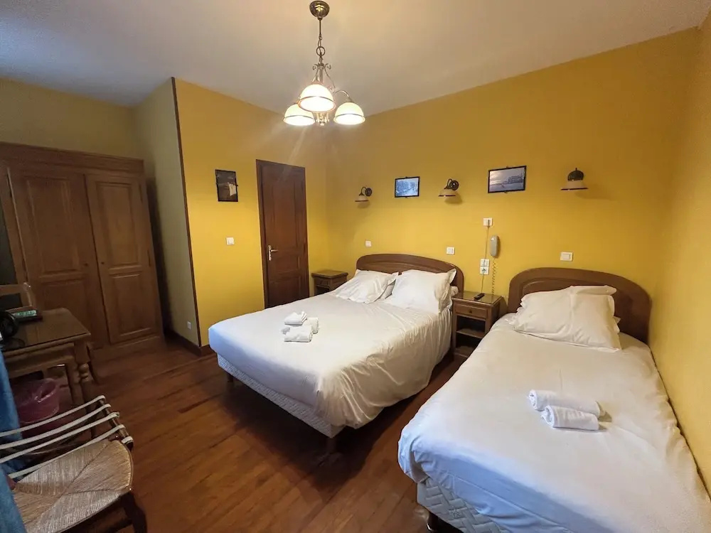 Standard Triple room with courtyard view