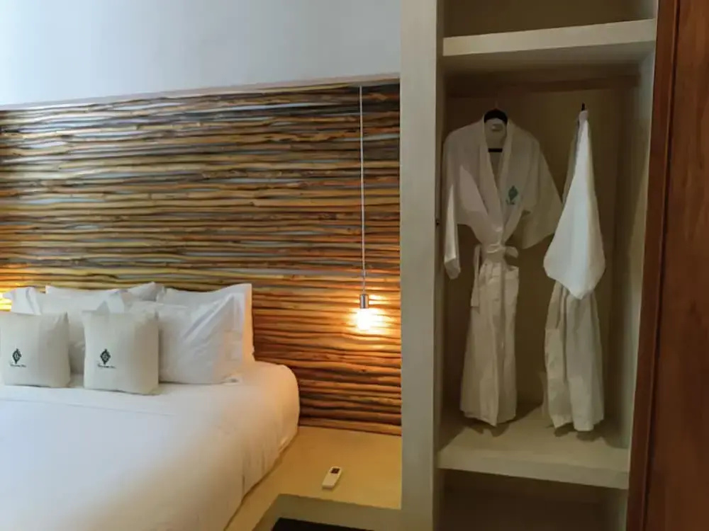 Standard room with partial ocean view