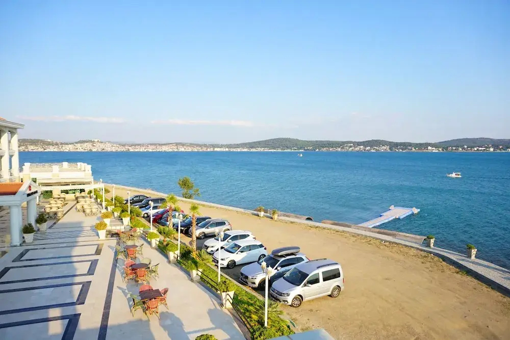 Beach & Waterfront