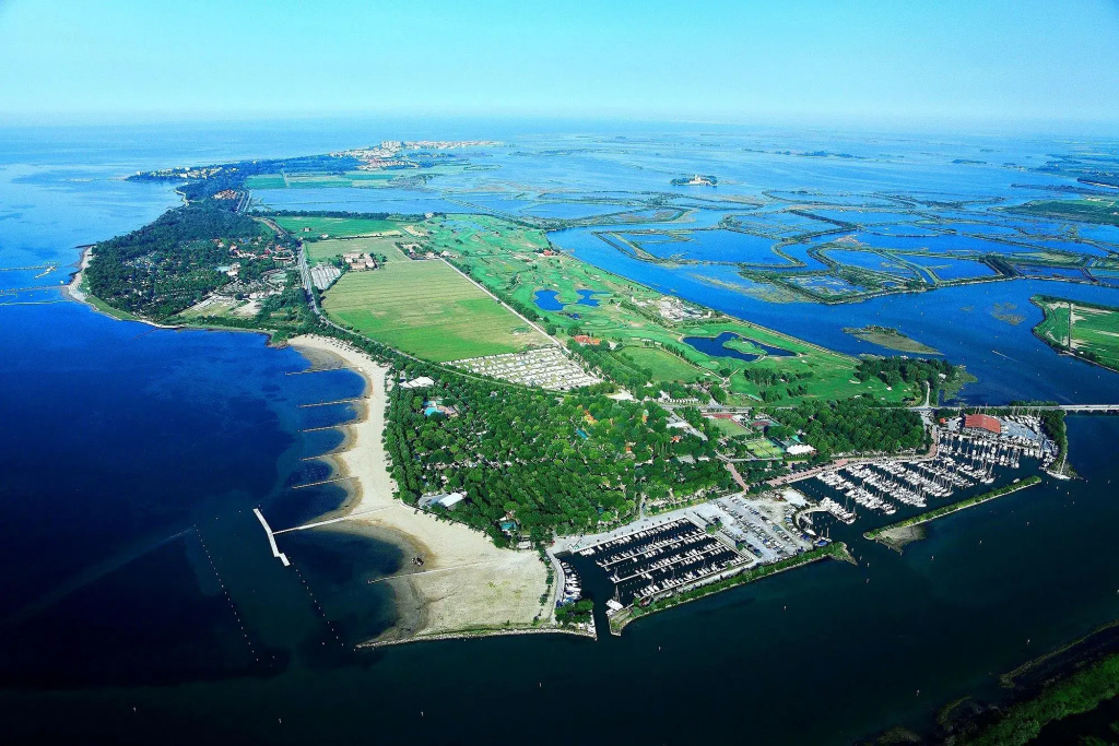 Beach & Waterfront