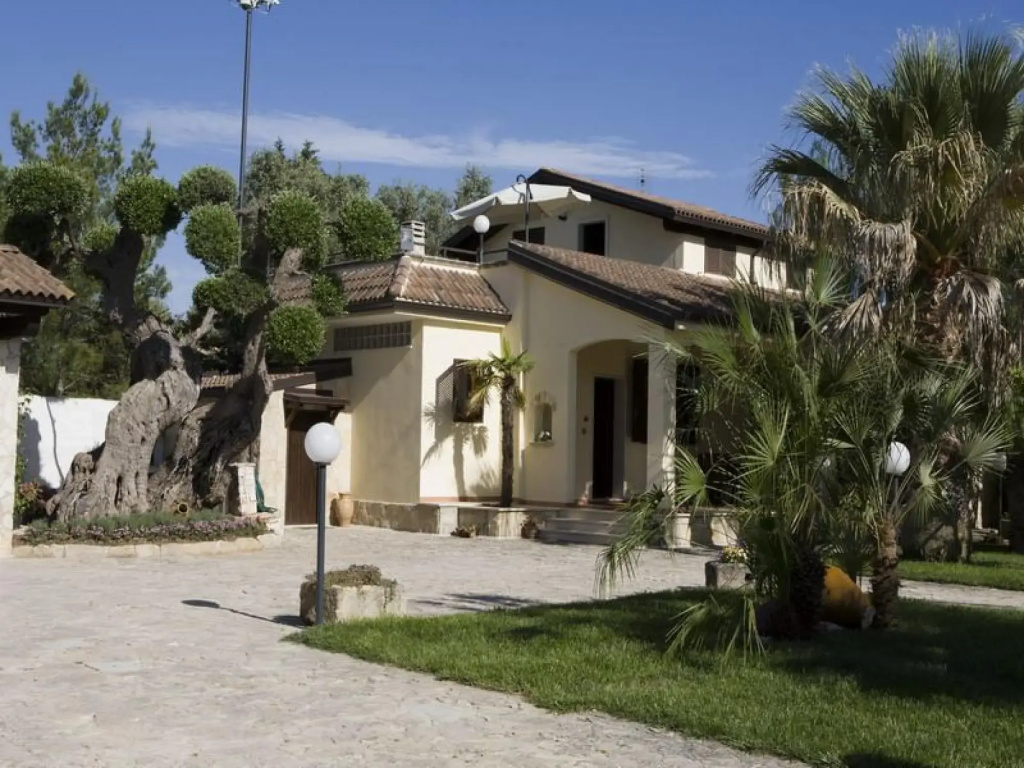 Villa with Private pool in Oria-Villa Chiara