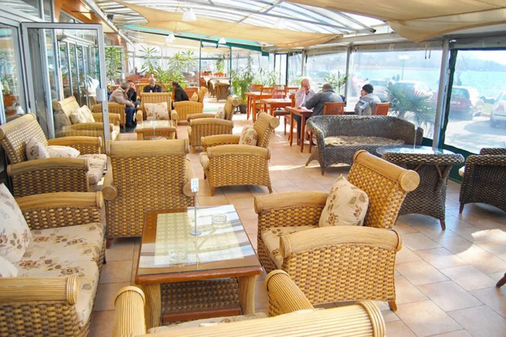 Food & Beverage