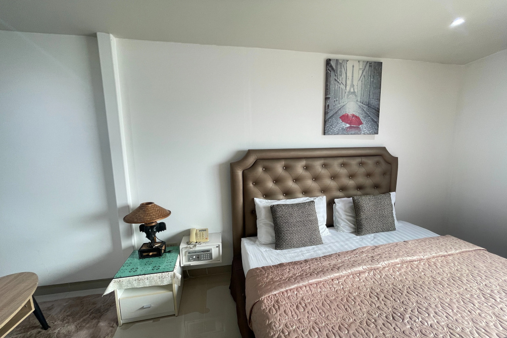 W-9 Hotel — 5