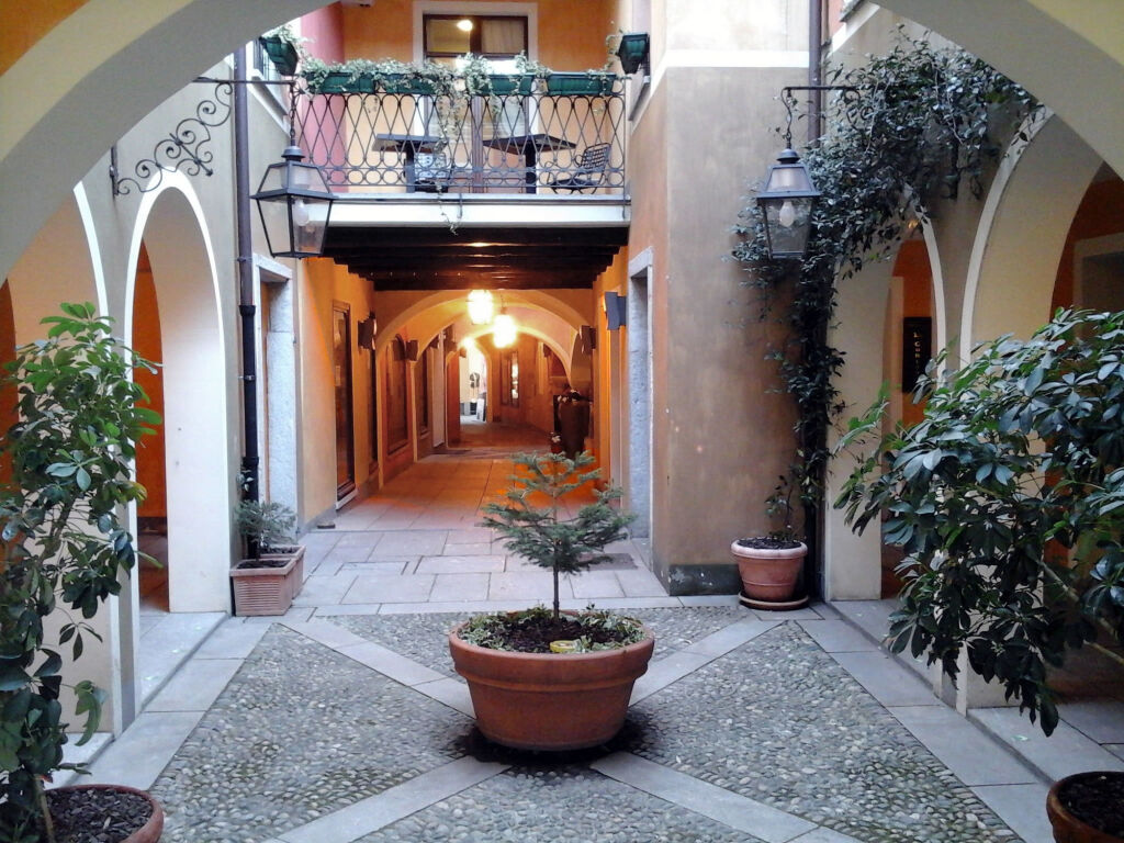 Hotel La Contrada image