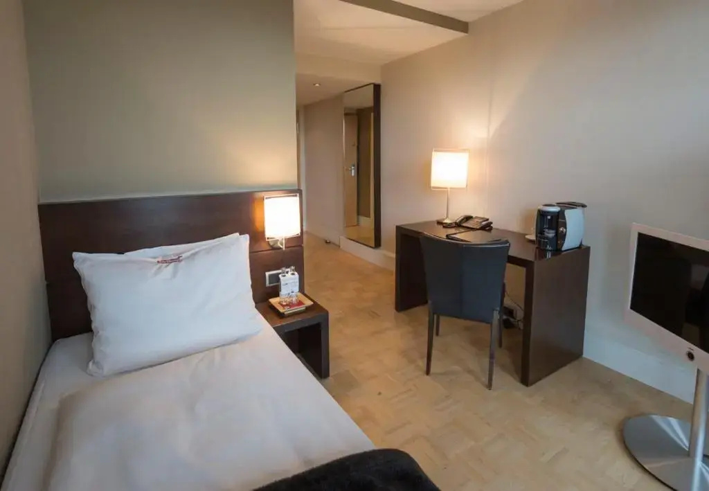 Economy room