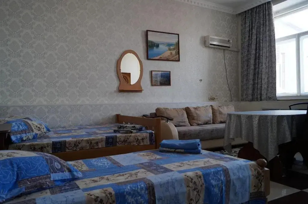 Economy Triple room