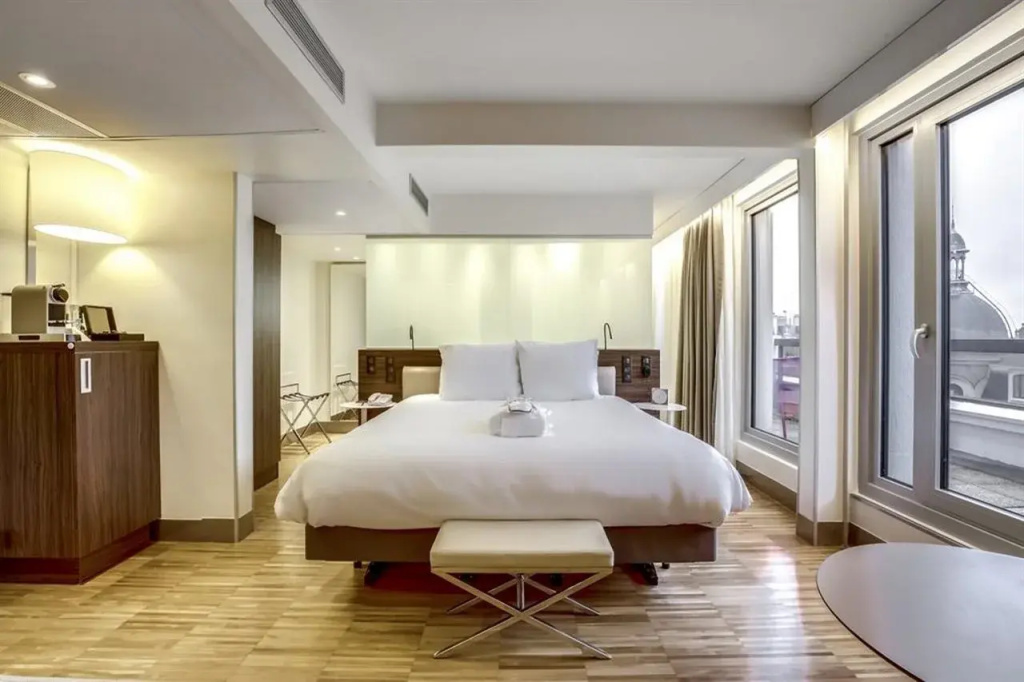 Отель Mercure Paris Arc de Triomphe Etoile в Париже