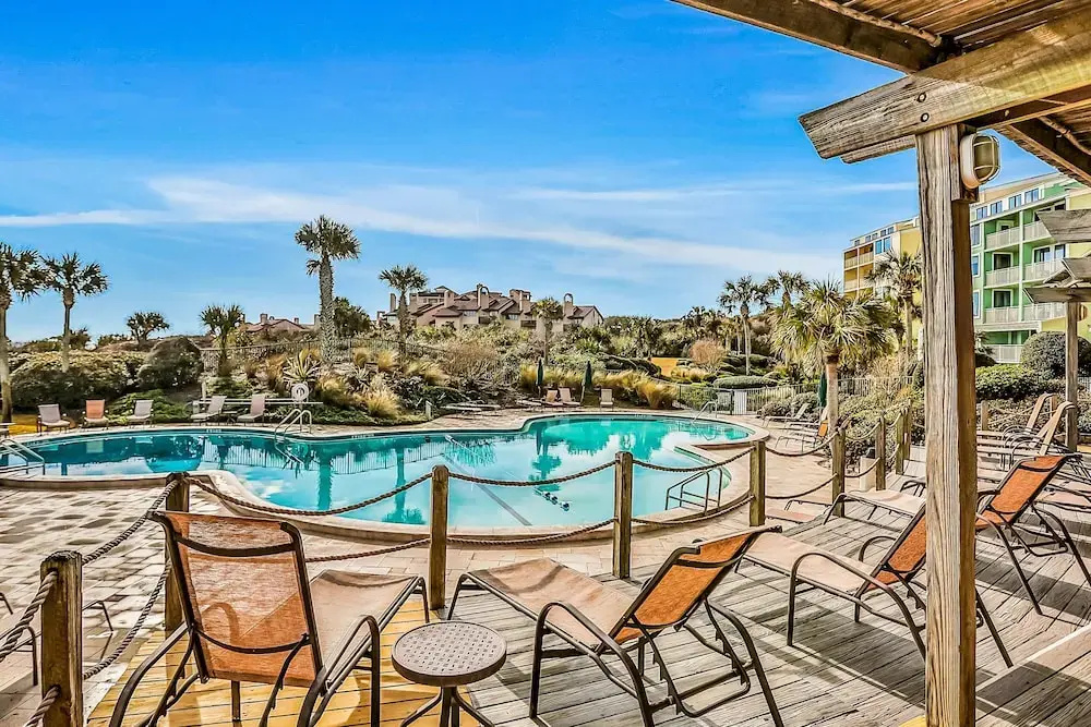 Oceanfront Condo With Direct Beach Access, Pool, Balcony, Grilling Area, & AC