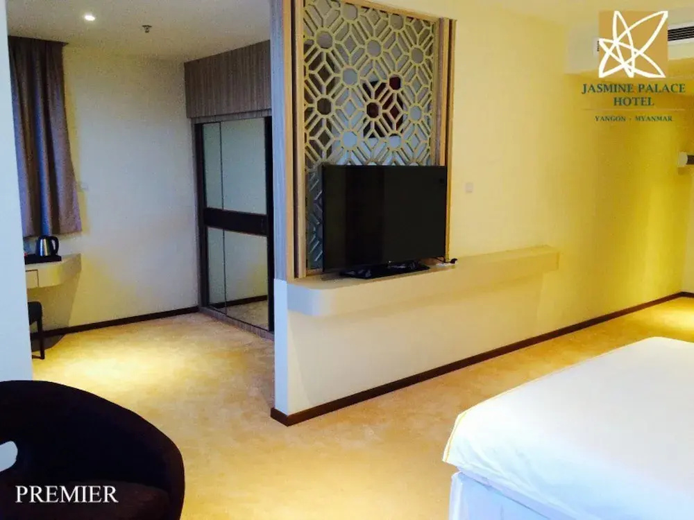 Premier Double room with balcony (full double bed)