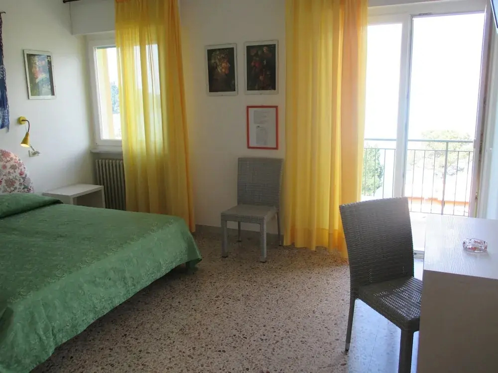 Superior Double room with balcony and with lake view (full double bed)