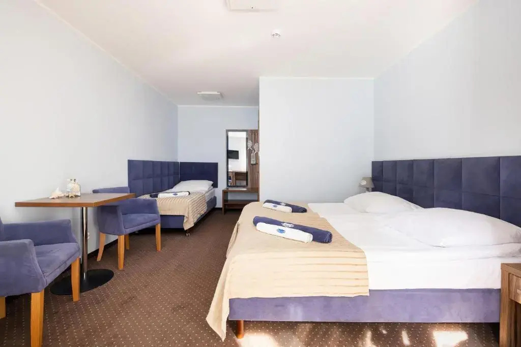 Standard Triple room