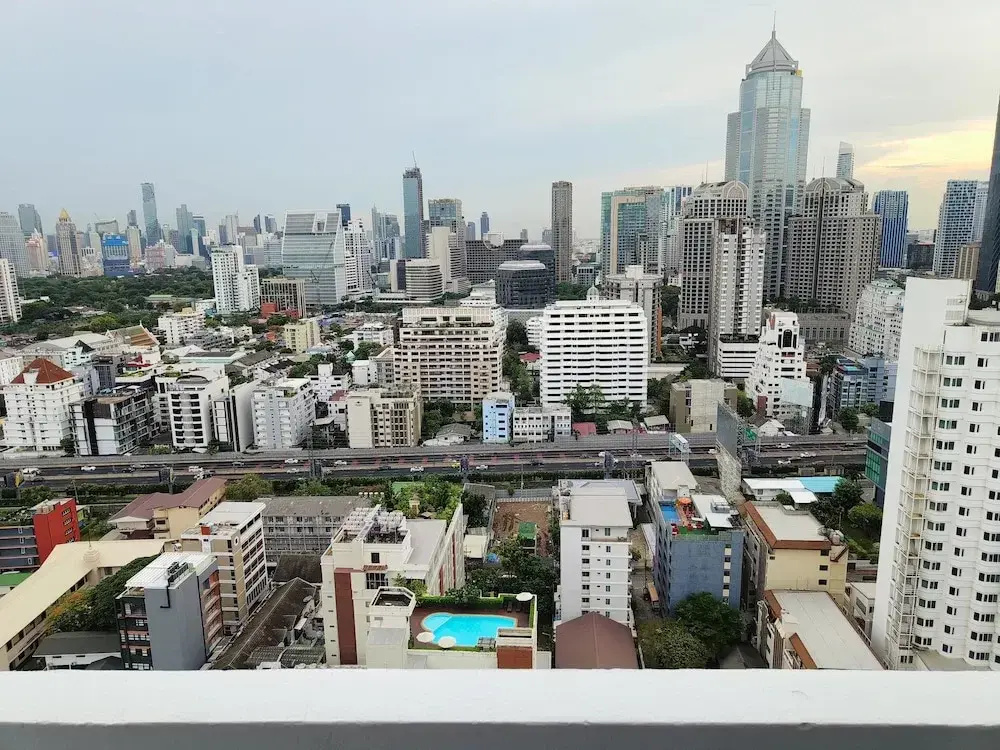 Апартаменты Omni Tower Direct Rooms Sukhumvit Soi 4 — фото