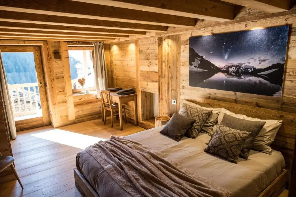 Deluxe Double room (full double bed)