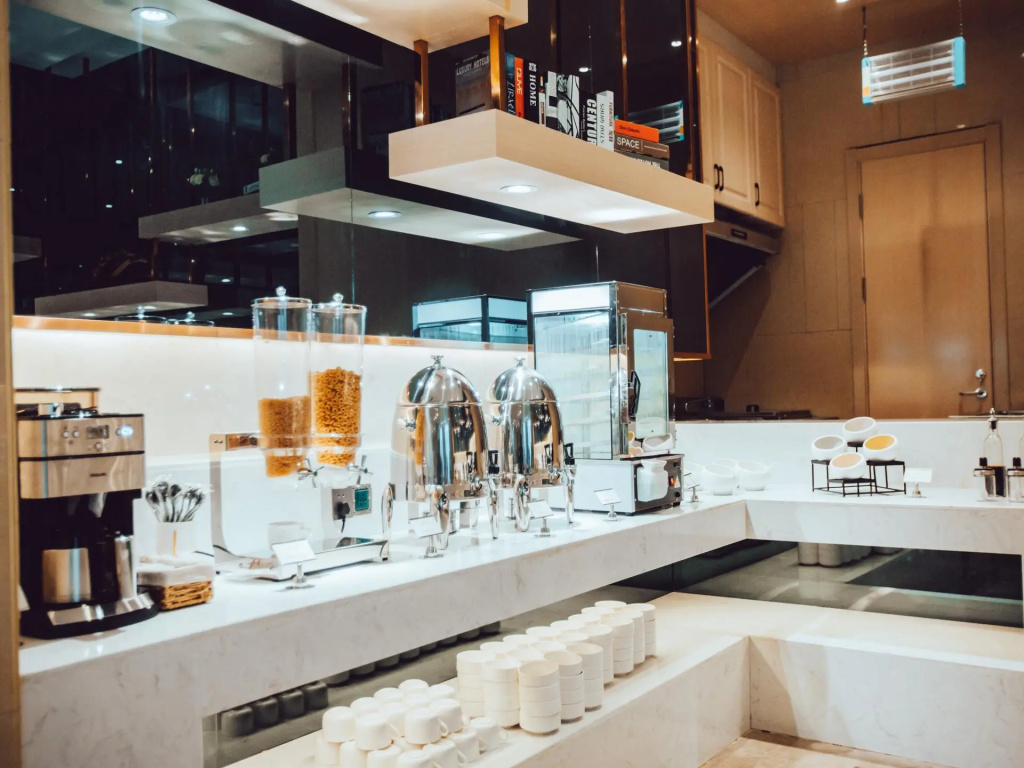 Food & Beverage