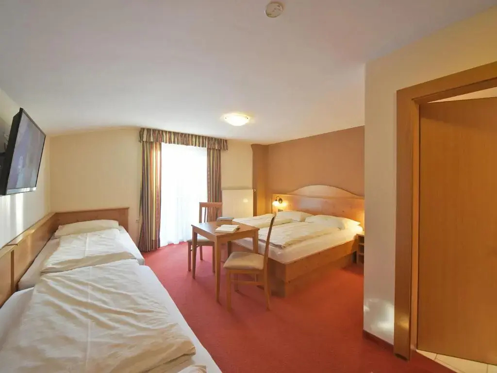 Standard Quadruple room with balcony