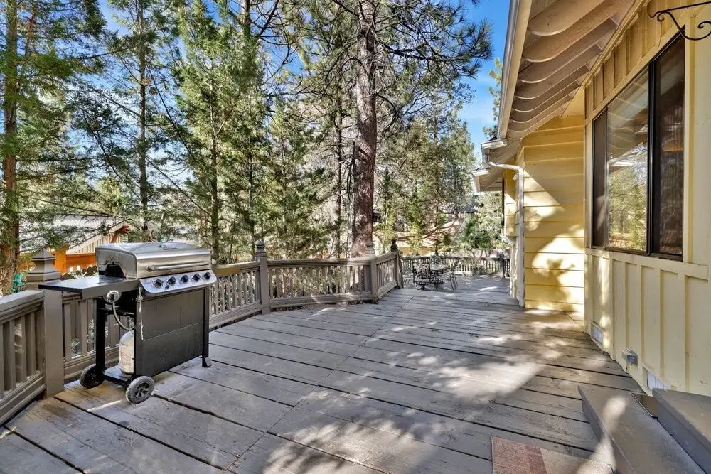 2030-bearfoot Lodge 5 Bedroom Home by RedAwning