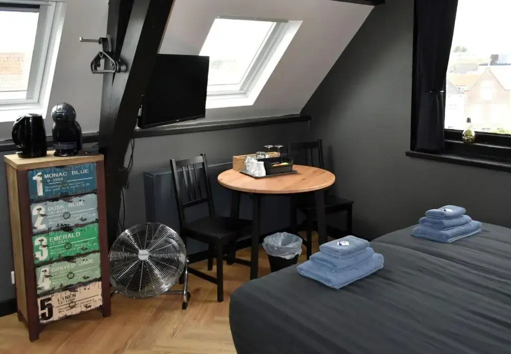 Deluxe Double room (full double bed)