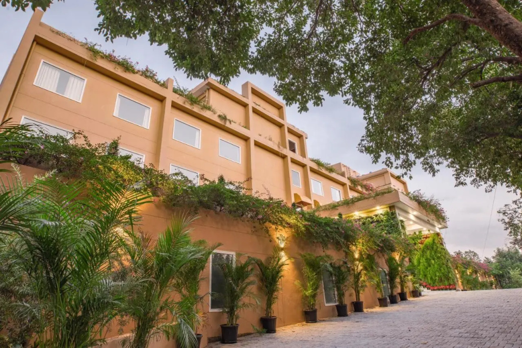The Lalita Grand