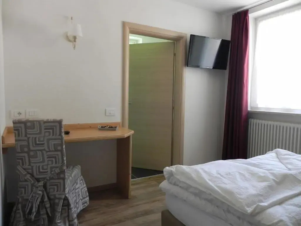 Economy Double room (full double bed)