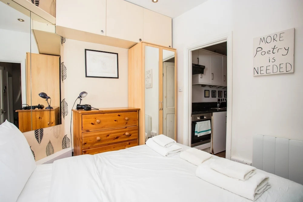 1 Bedroom Flat In West Kensington