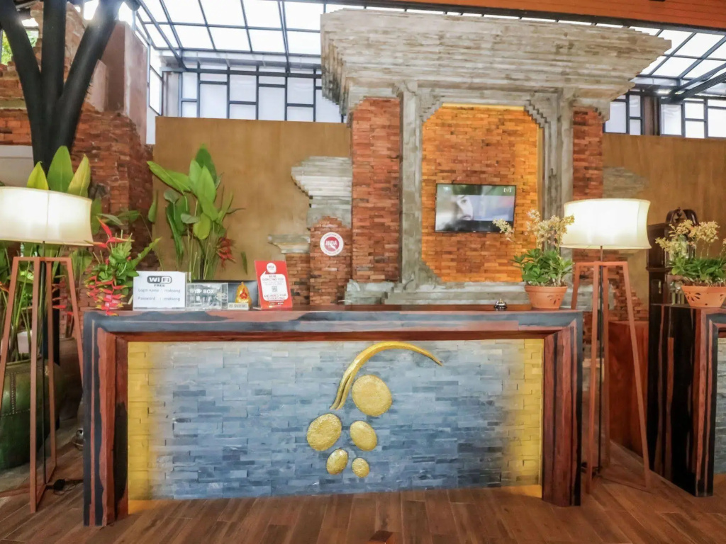 Lobby & Reception