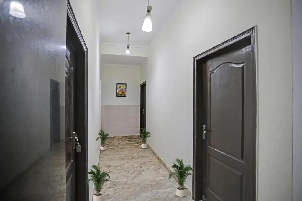 Lobby & Reception