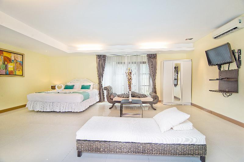 Вилла с 5 комнатами с балконом в Tropicana Pool Villa