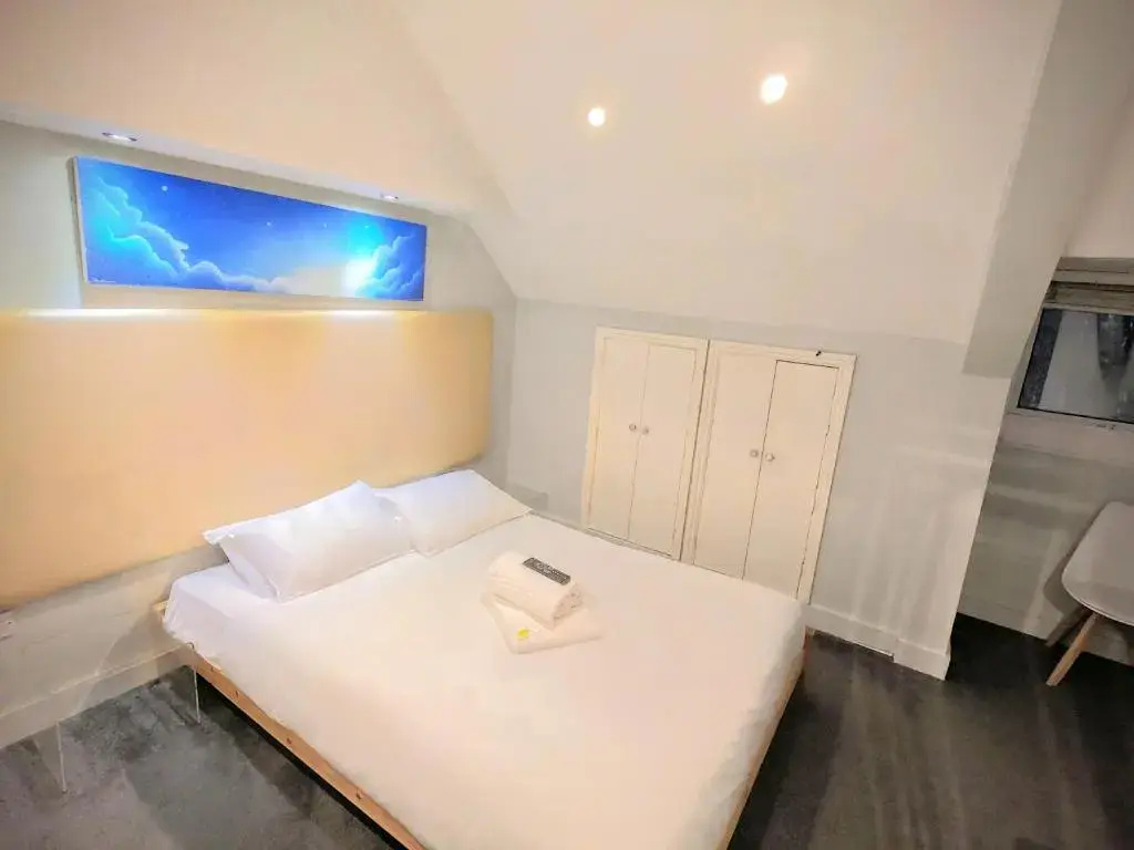 Standard Double room (full double bed)