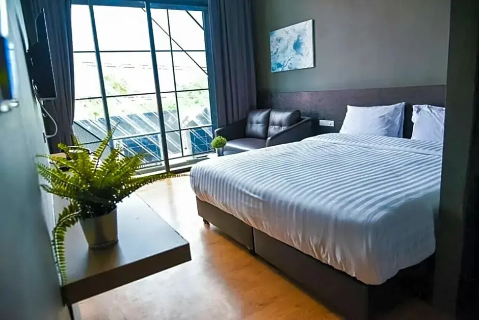 Deluxe Double room (full double bed)