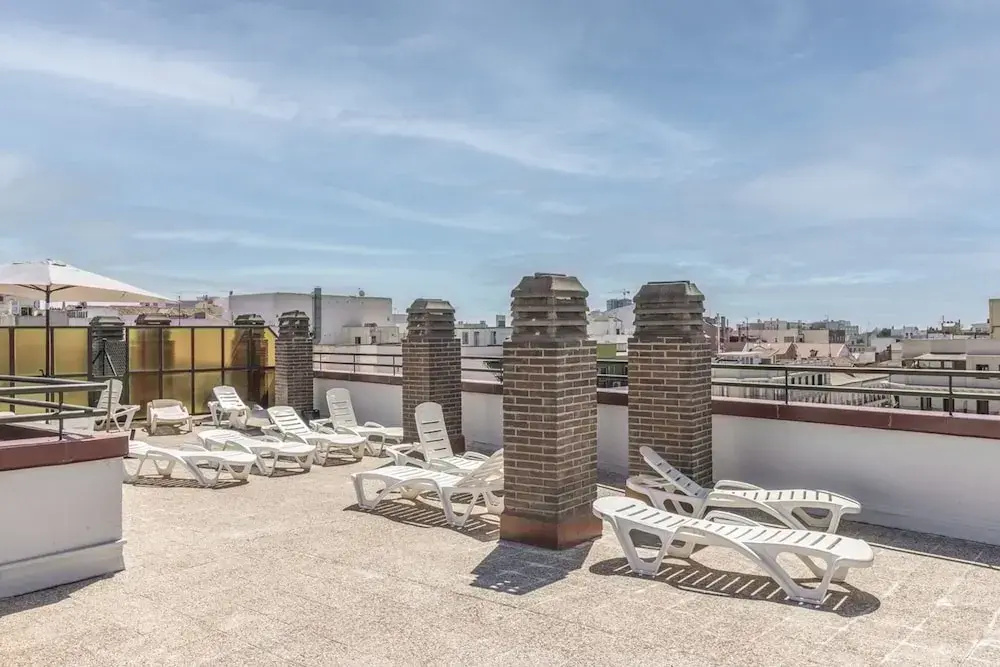 Beraldi - 1 Bedroom and Shared Pool in Trafalgar