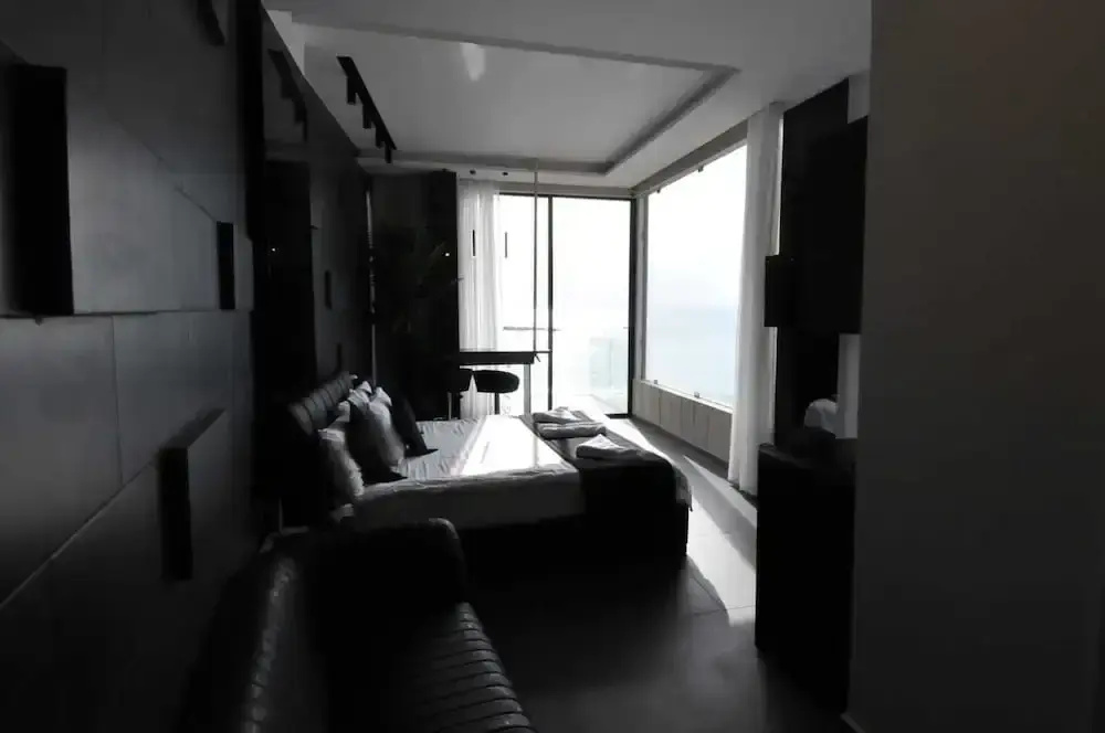 Deluxe Studio