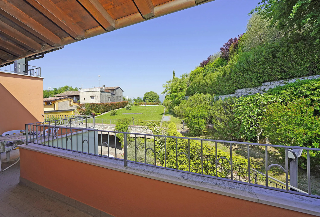 Juniper Flat in Manerba del Garda