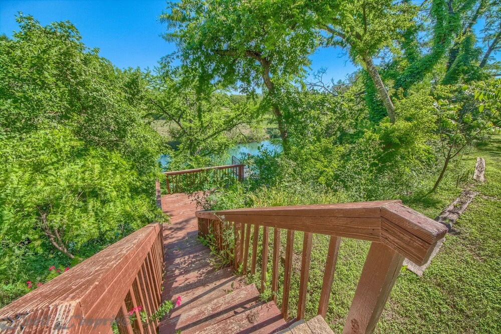 Tube-alicious! SS 2B 1 Bedroom 1 Bathroom Condo