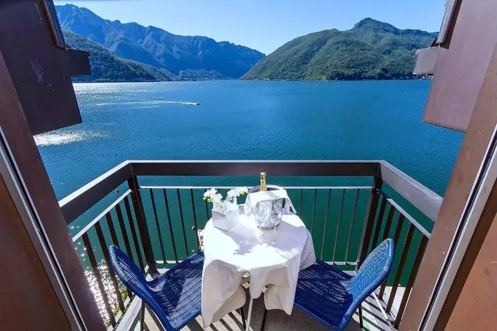 Standard Double room with balcony and with lake view (full double bed)