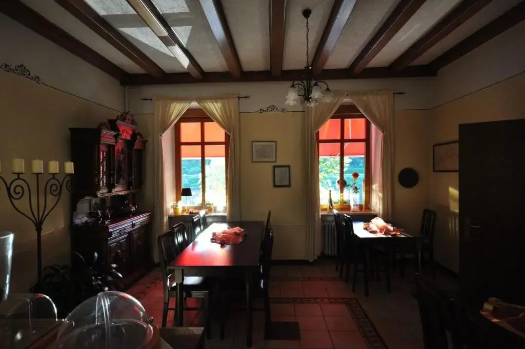 Economy room