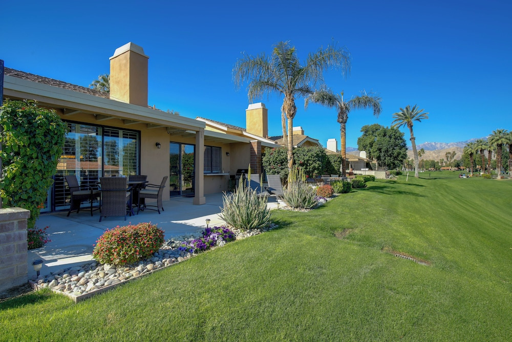 Golf Resort Getaway w/ Pool Access in Palm Desert