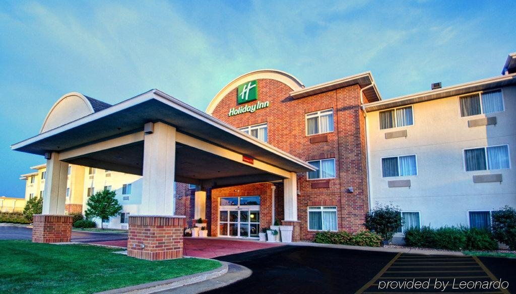 Holiday Inn Conference Ctr Marshfield, an IHG Hotel image